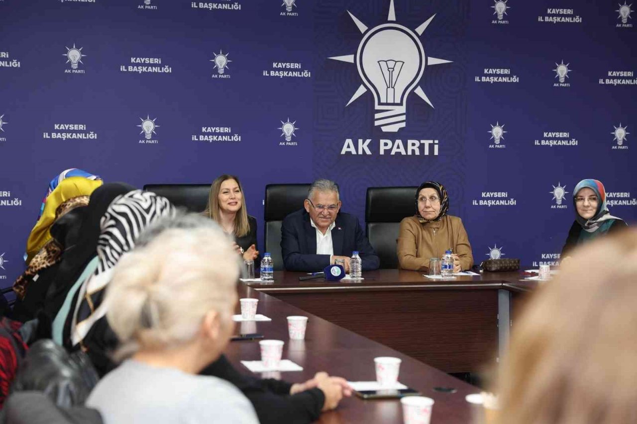 Büyükkılıç, AK Parti Kayseri İl Kadın Kolları Üyeleri ile istişare toplantısı gerçekleştirdi