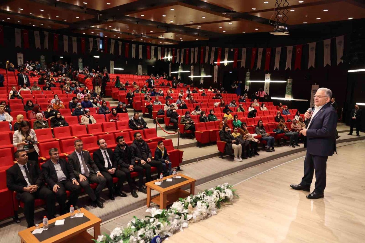 Büyükşehir’in Kitap Okuma Yarışması’na yoğun ilgi