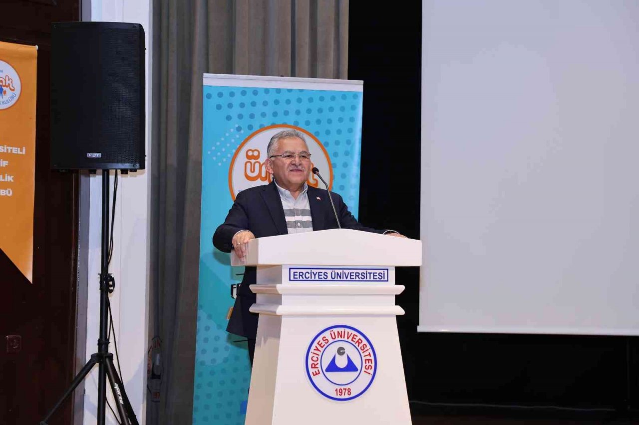 Başkan Büyükkılıç, Kuran-I Kerim’i Güzel Okuma Yarışması’nda gençlerle buluştu