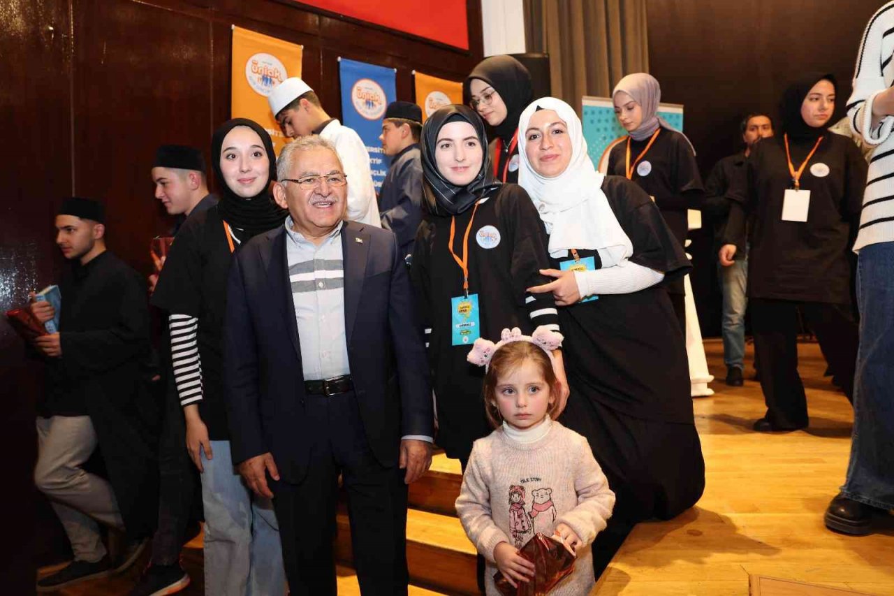 Başkan Büyükkılıç, Kuran-I Kerim’i Güzel Okuma Yarışması’nda gençlerle buluştu