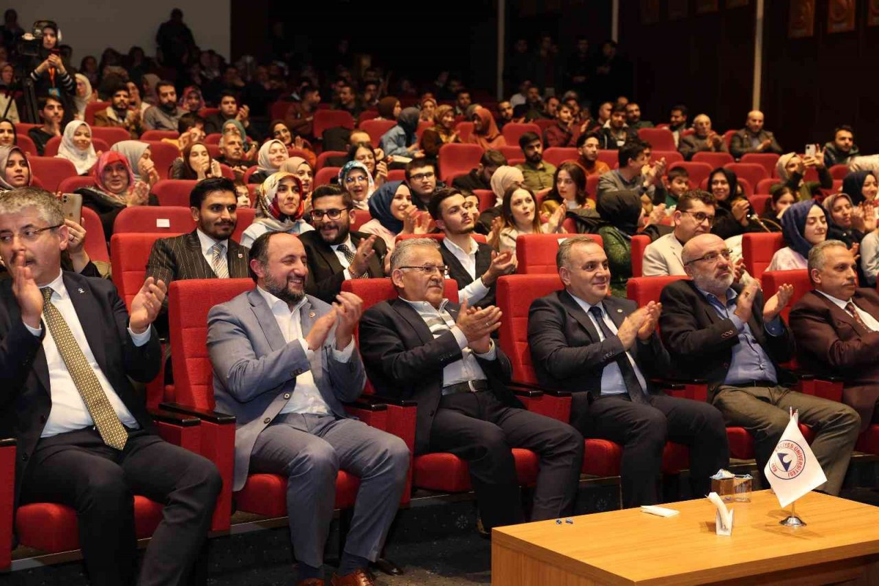 Başkan Büyükkılıç, Kuran-I Kerim’i Güzel Okuma Yarışması’nda gençlerle buluştu