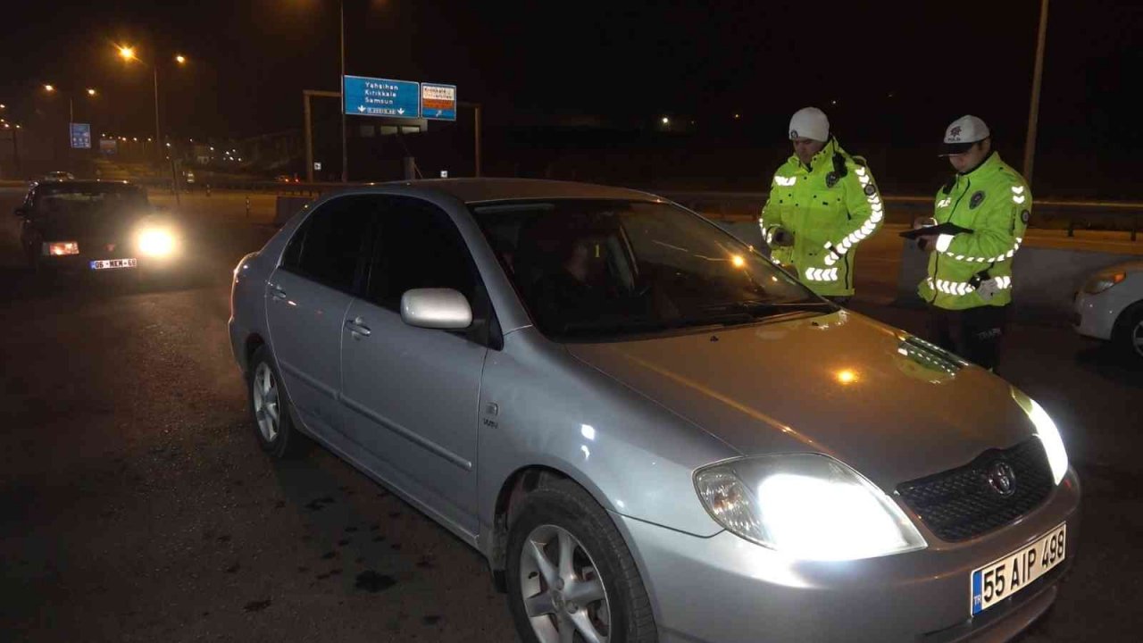 43 ilin geçiş güzergahında ’yılbaşı’ denetimi: Araçlar tek tek durduruldu