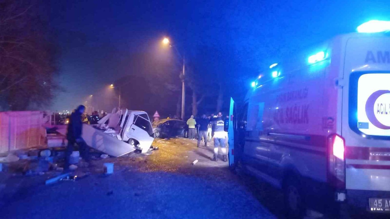 Manisa’da yeni yılın ilk saatlerinde acı kaza: 1 ölü, 6 yaralı