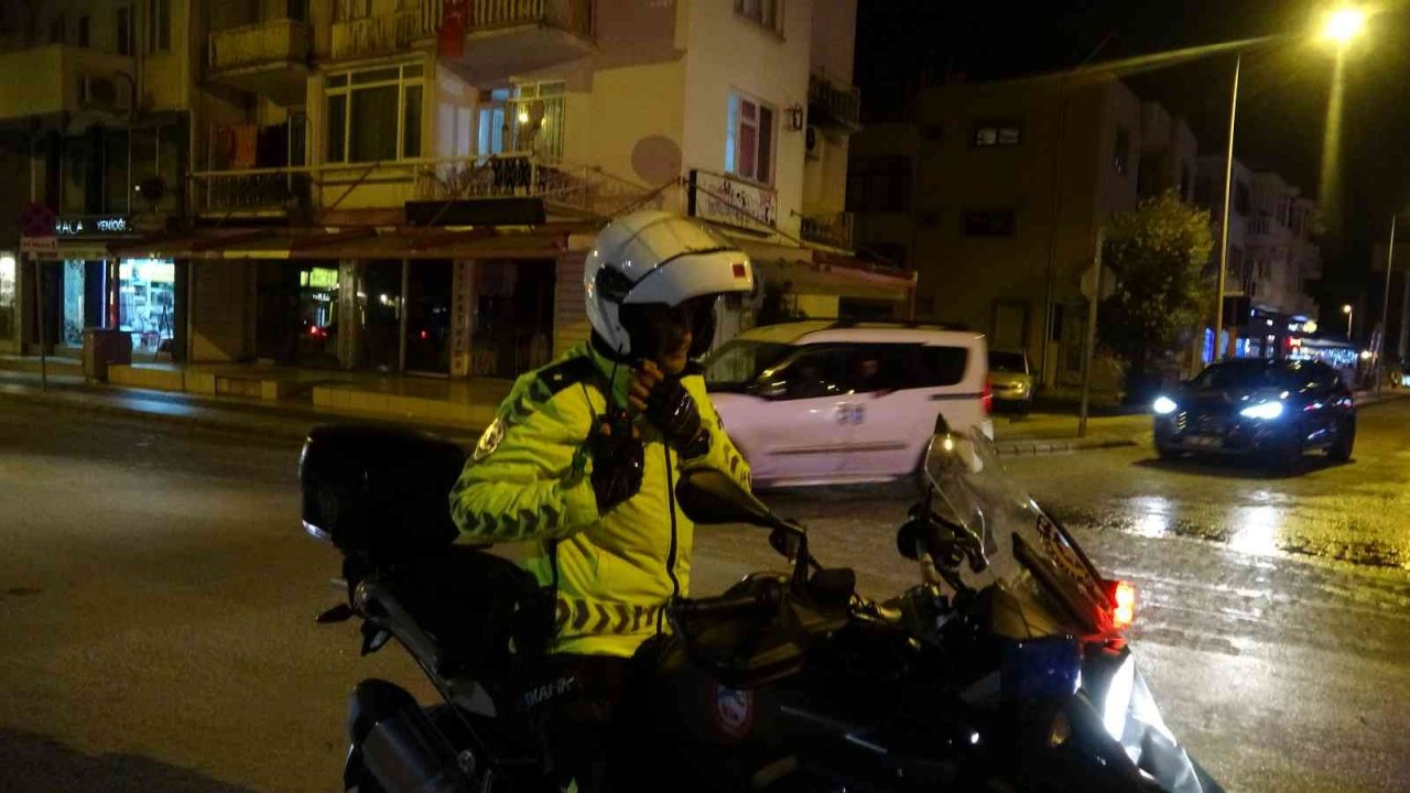 Marmaris 2023’e yapay kar ve ’Gece Yolcuları’ ile girdi