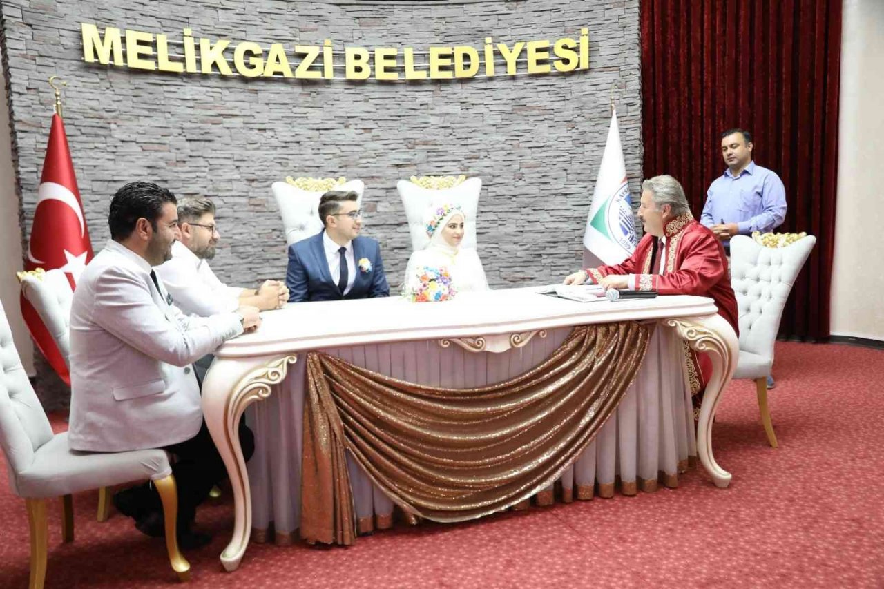 Melikgazi’de 2022 yılında 3 bin 978 çift “evet” dedi
