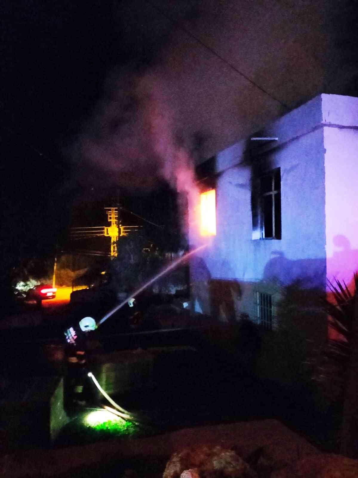 Milas’ta ev yangını