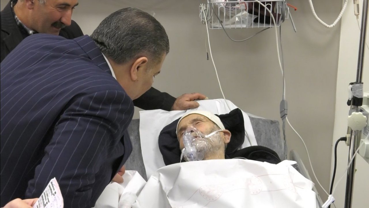 Sağlık Bakanı Koca yeni yılı 5 ayrı hastanede karşıladı