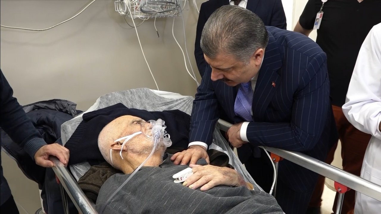 Sağlık Bakanı Koca yeni yılı 5 ayrı hastanede karşıladı