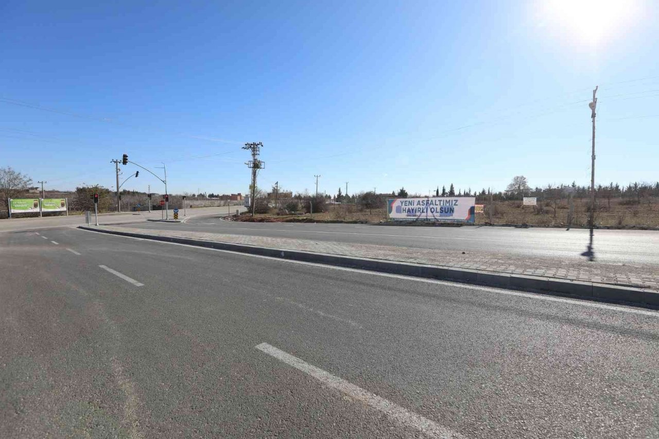 Şahin, yeni yılın ilk gününde trafiğe açılan yeni yolları inceledi