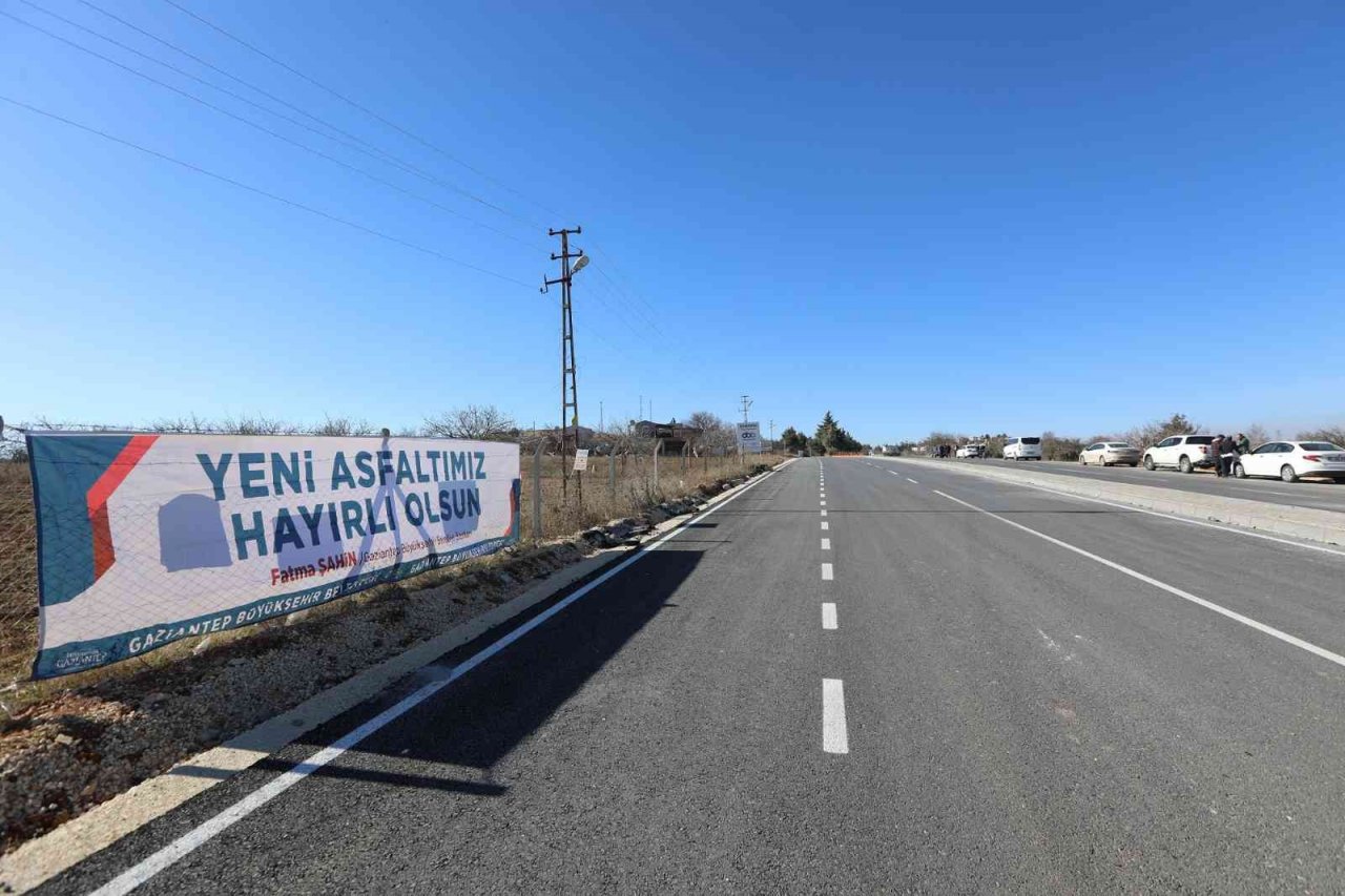Şahin, yeni yılın ilk gününde trafiğe açılan yeni yolları inceledi