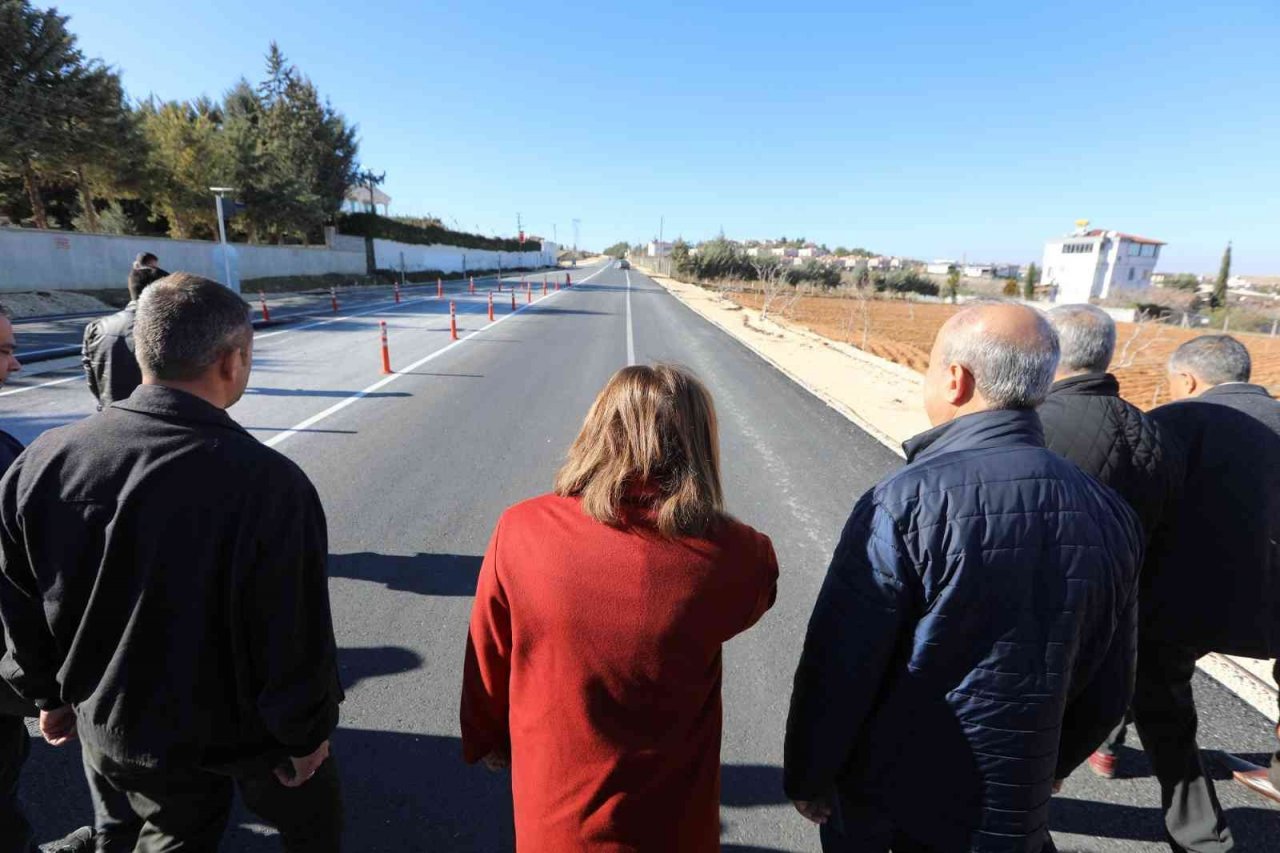 Şahin, yeni yılın ilk gününde trafiğe açılan yeni yolları inceledi