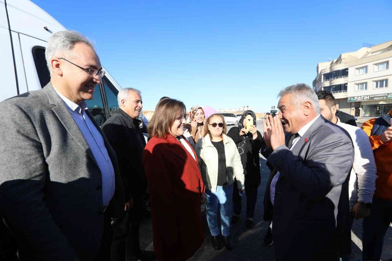Şahin, yeni yılın ilk gününde trafiğe açılan yeni yolları inceledi