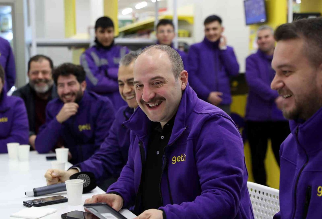 Bakan Varank’ın motosikletli yılbaşı mesaisi