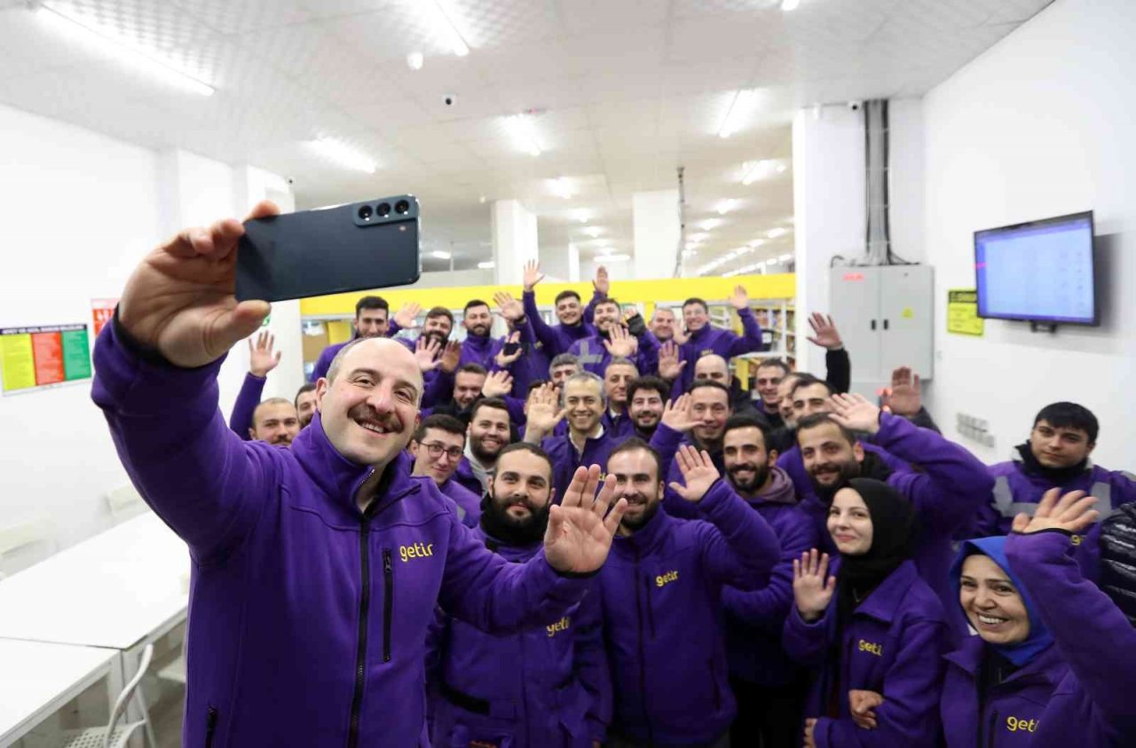 Bakan Varank’ın motosikletli yılbaşı mesaisi