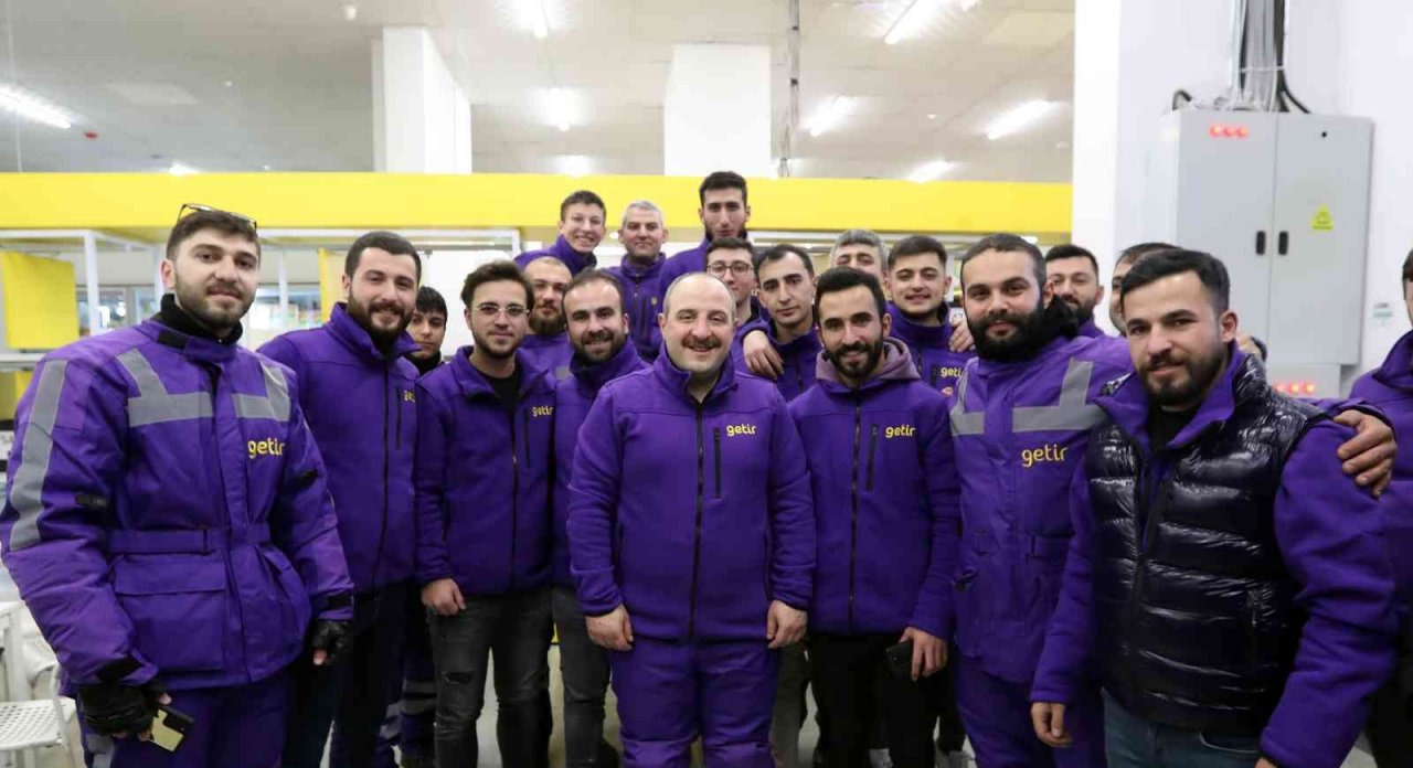 Bakan Varank’ın motosikletli yılbaşı mesaisi