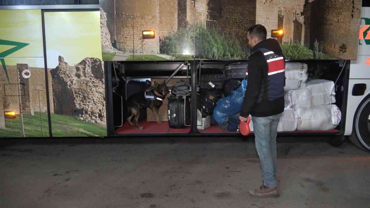 43 ilin geçiş güzergahında ’yılbaşı’ denetimi: Araçlar tek tek durduruldu