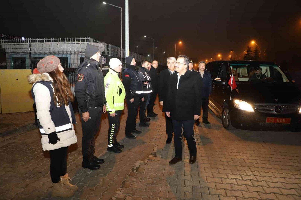 Vali Ayaz, yılbaşını denetimlerine katıldı