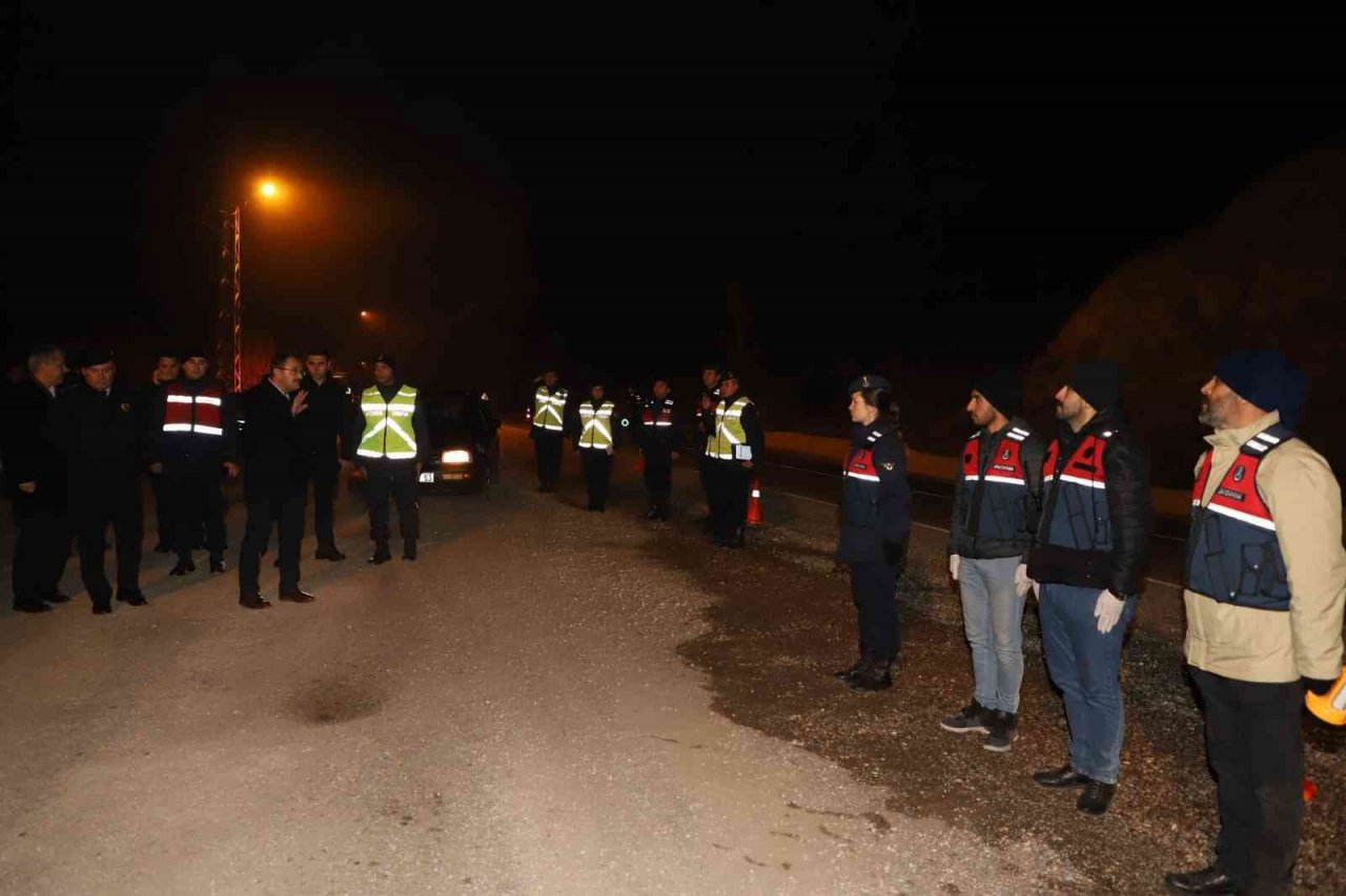 Vali Ayaz, yılbaşını denetimlerine katıldı