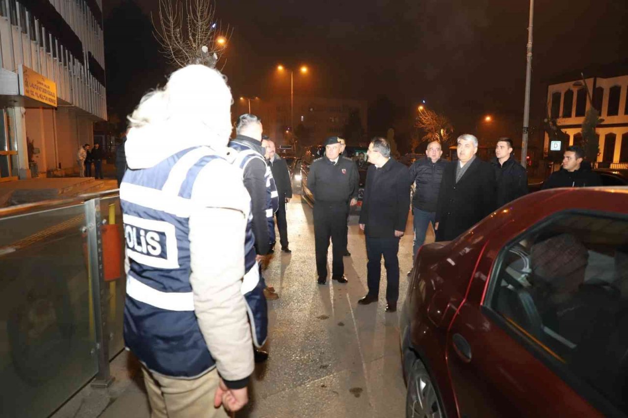 Vali Ayaz, yılbaşını denetimlerine katıldı