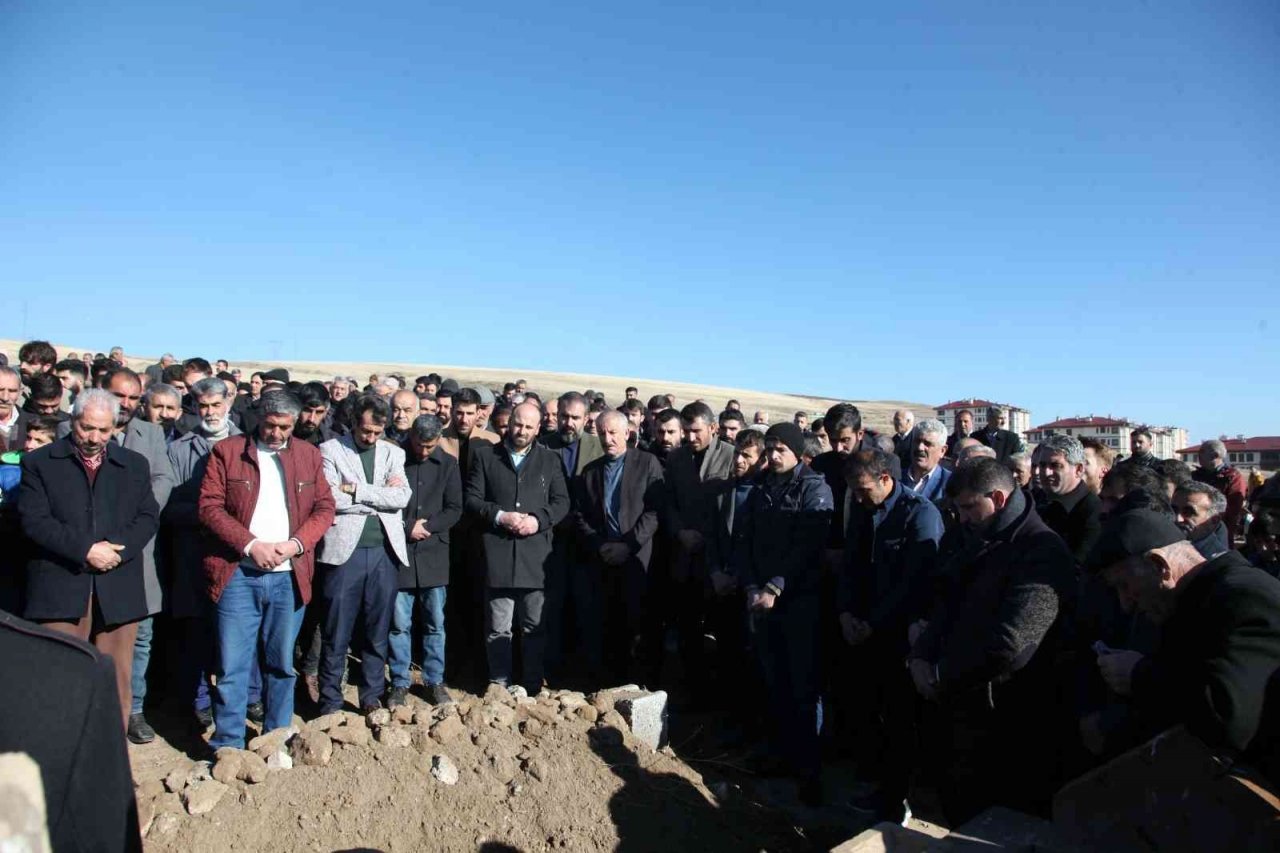 Vinç kazasında hayatını kaybeden Yıldırım Sarı Bitlis’te toprağa verildi