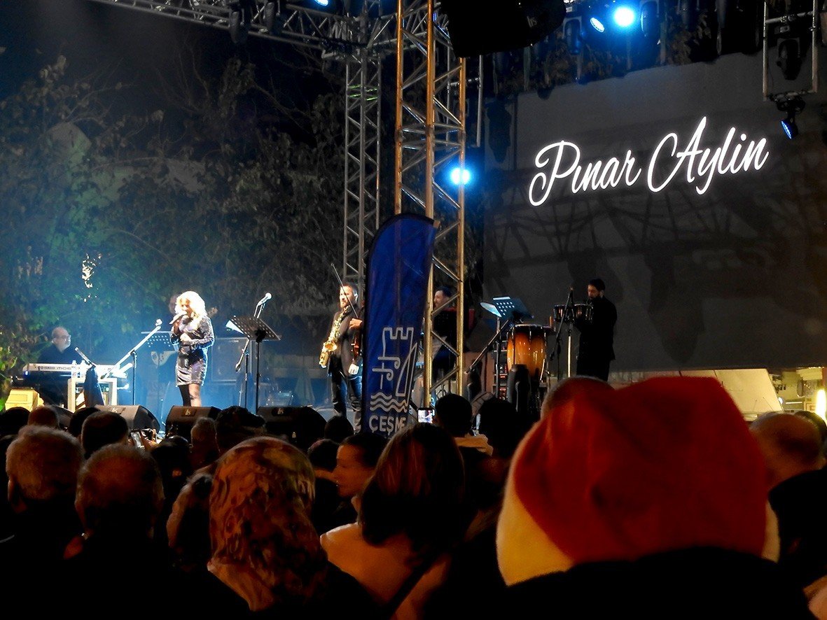 Çeşme yeni yılı dolu dolu karşıladı