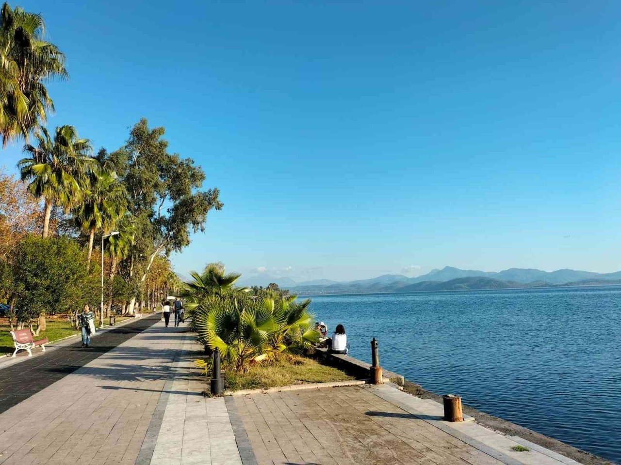 Yılın ilk günü Köyceğiz’de bahar havası yaşandı