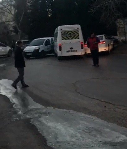 Açık bırakılan musluk suyu kazalara neden oldu