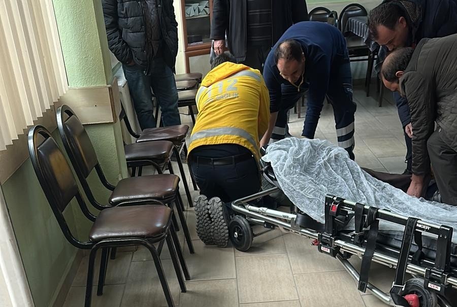 Dinlenmek için gittiği kahvehanede kalp krizi geçirerek öldü