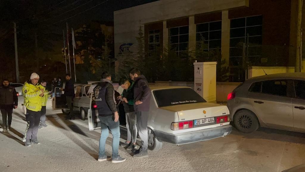 Polis denetimleri yılın ilk gününde de elden bırakmadı