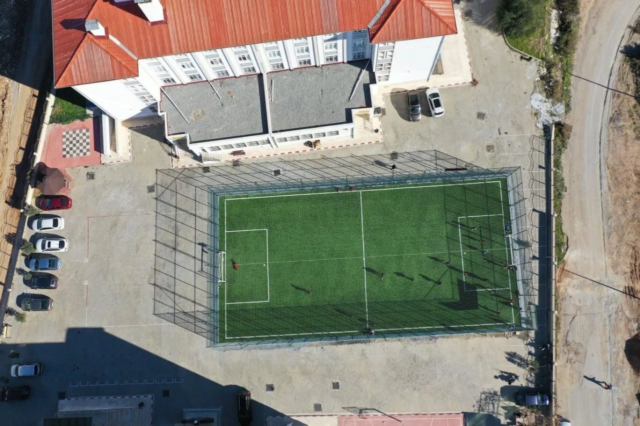 Didim Anadolu İmam Hatip Lisesi’nde halı saha hizmete girdi