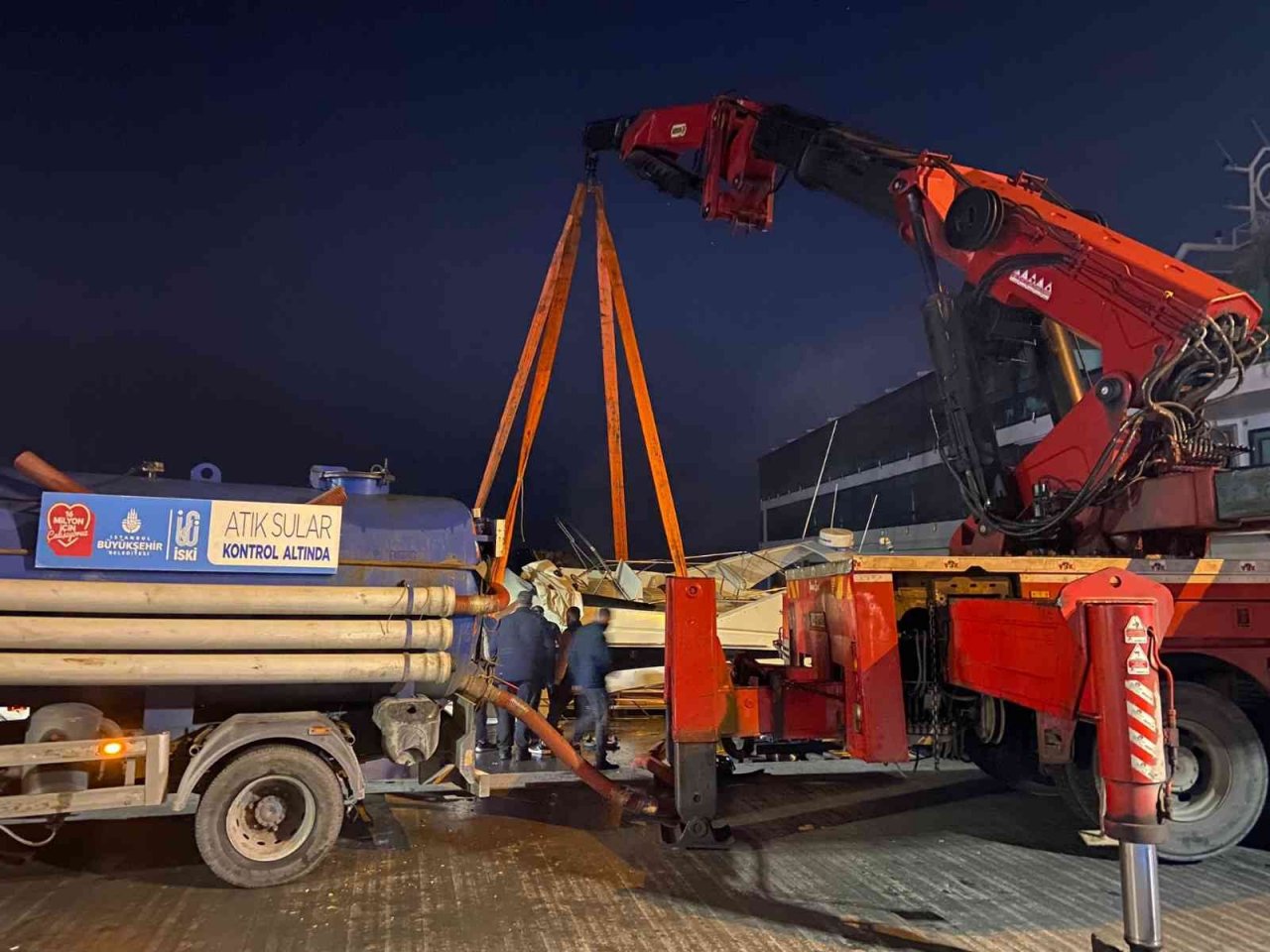 Bebek’te lüks tekne sulara gömüldü