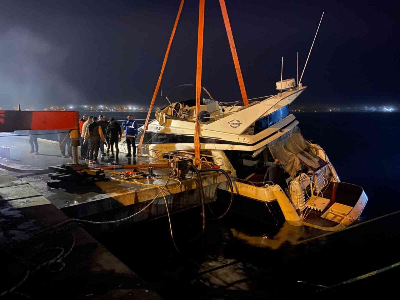 Bebek’te lüks tekne sulara gömüldü