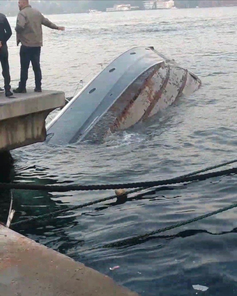 Bebek’te lüks tekne sulara gömüldü