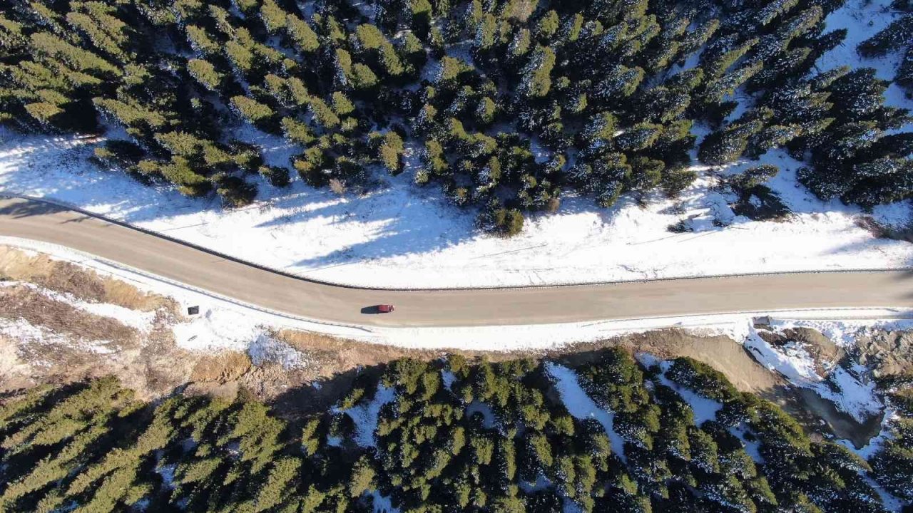 Beyaz örtüyle kaplanan Ilgaz Dağı’nda mest eden kar manzarası