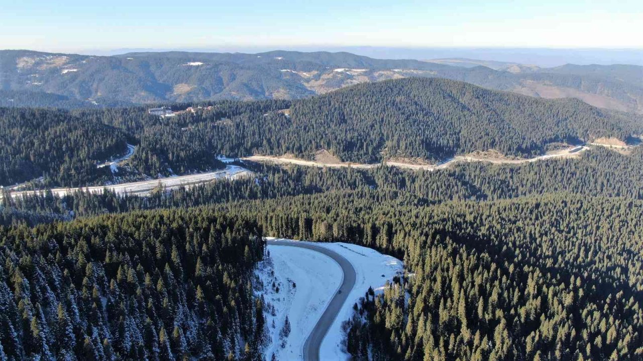 Beyaz örtüyle kaplanan Ilgaz Dağı’nda mest eden kar manzarası