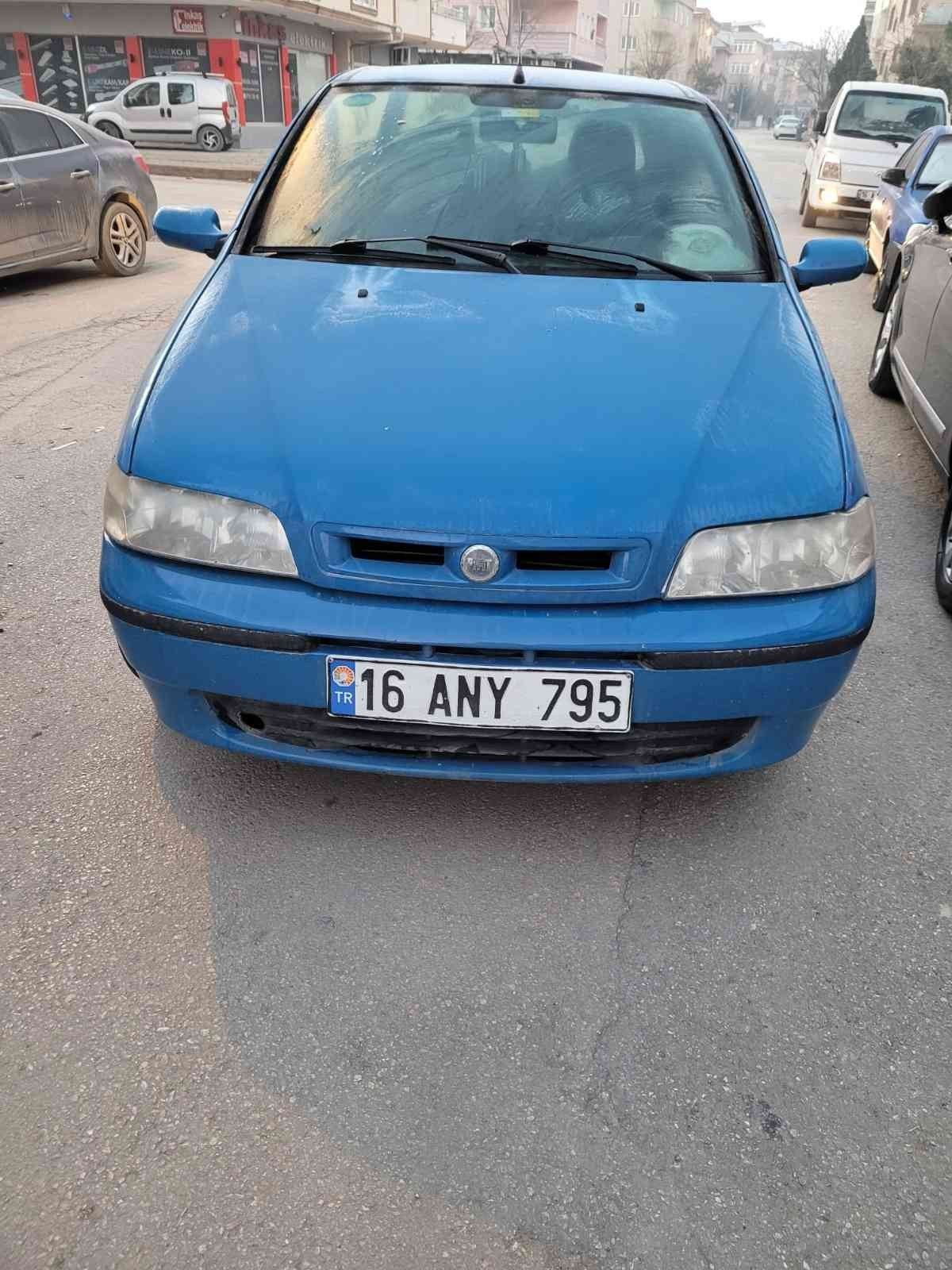 Araçlara çarparak devrildi: 2 yaralı