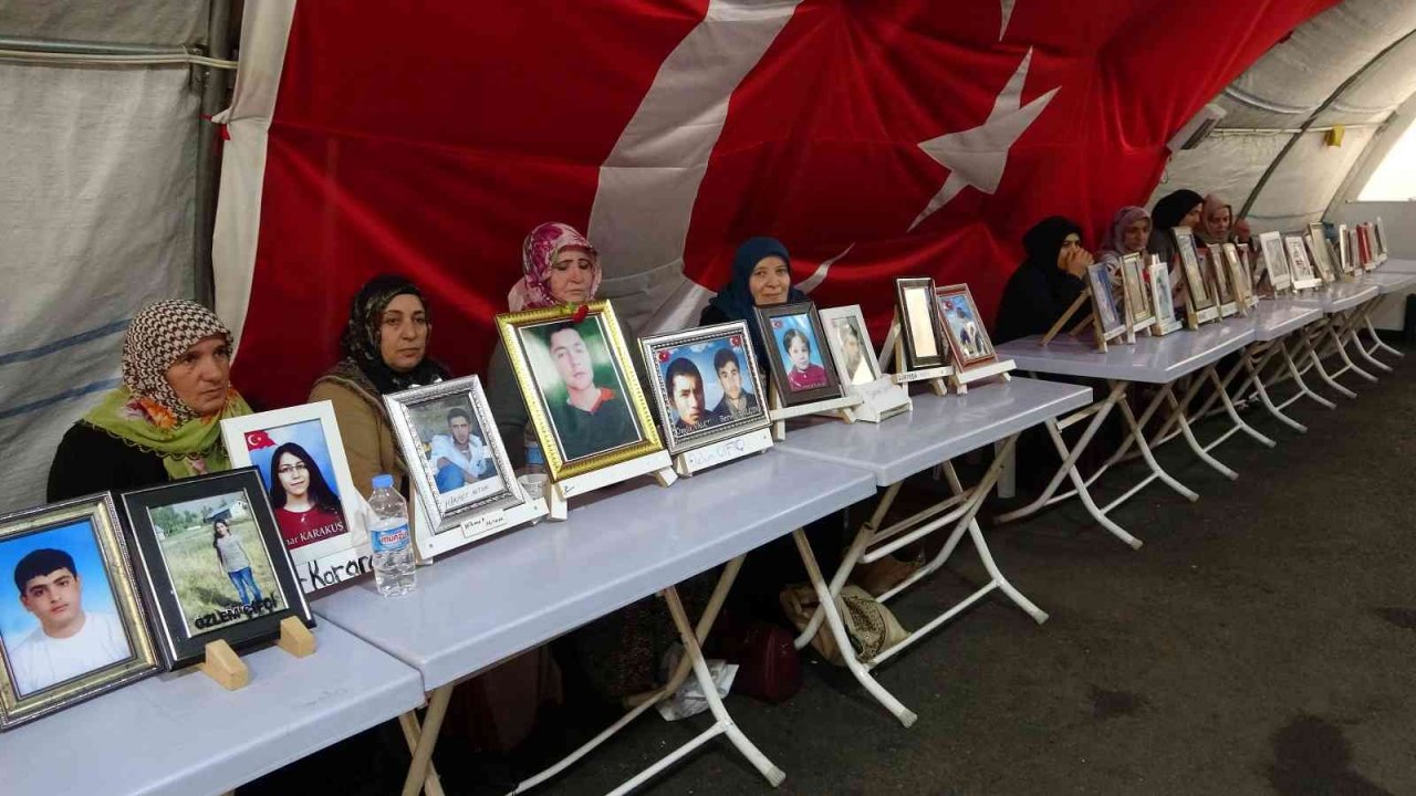 Ailelerin direnişi bin 218 gündür kararlılıkla devam ediyor