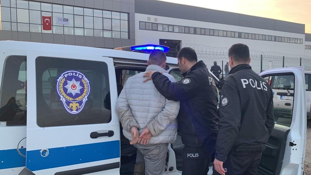 Polis otosu ’dur’ ihtarına uymayan aracı kovalarken kaza yaptı: 1 yaralı
