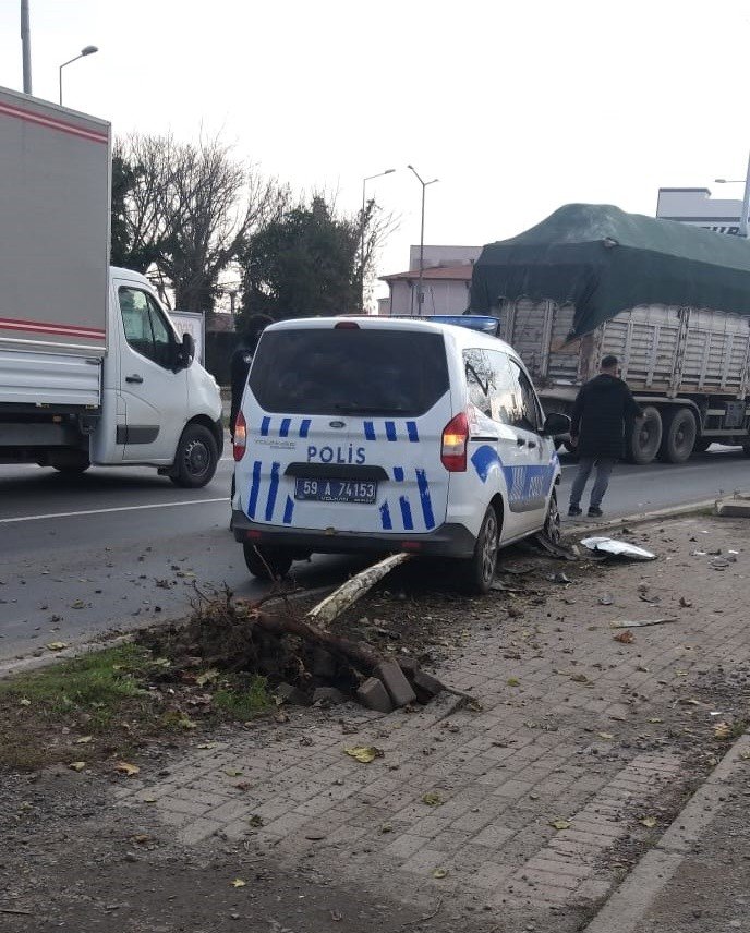 Polis otosu ’dur’ ihtarına uymayan aracı kovalarken kaza yaptı: 1 yaralı