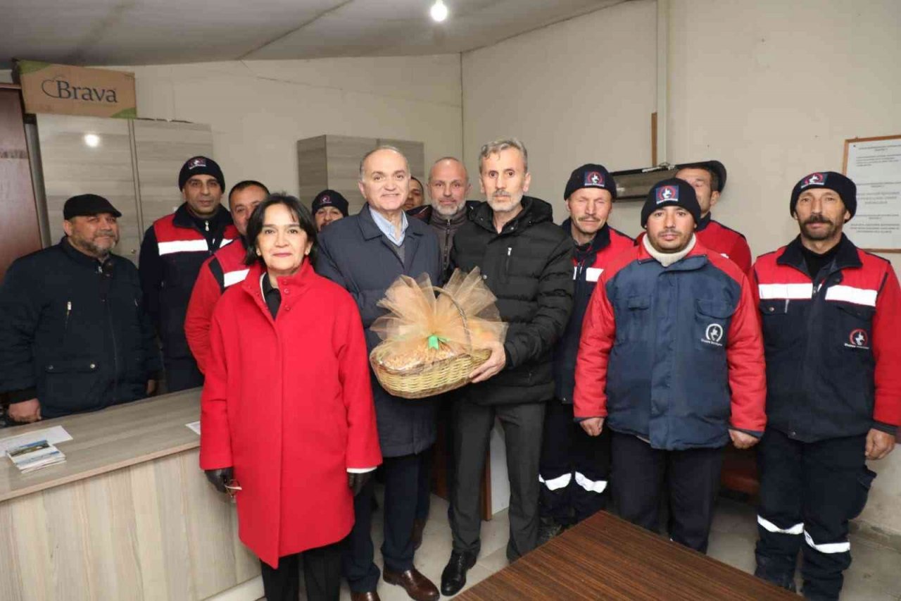 Başkan Özlü çalışanları yalnız bırakmadı