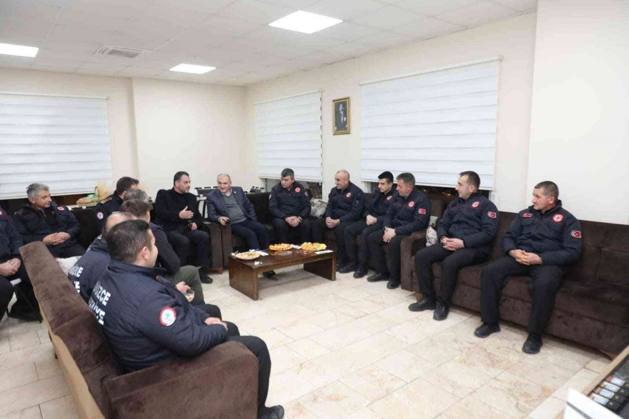 Başkan Özlü çalışanları yalnız bırakmadı