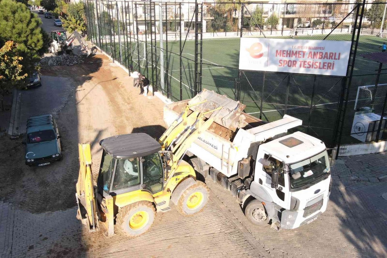 Efeler’de yollar yenileniyor