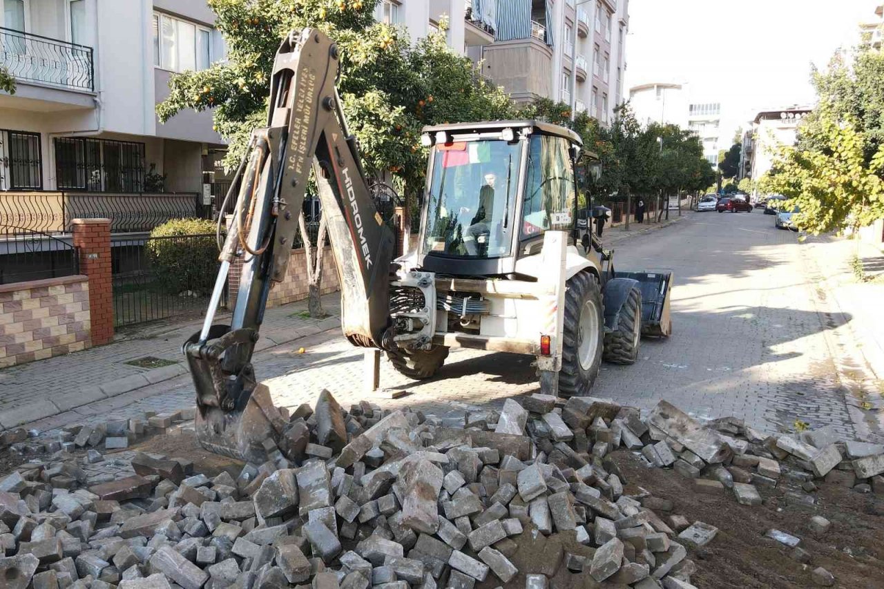 Efeler’de yollar yenileniyor