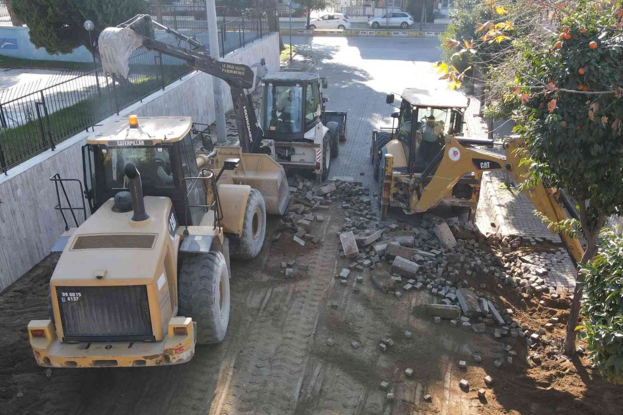 Efeler’de yollar yenileniyor