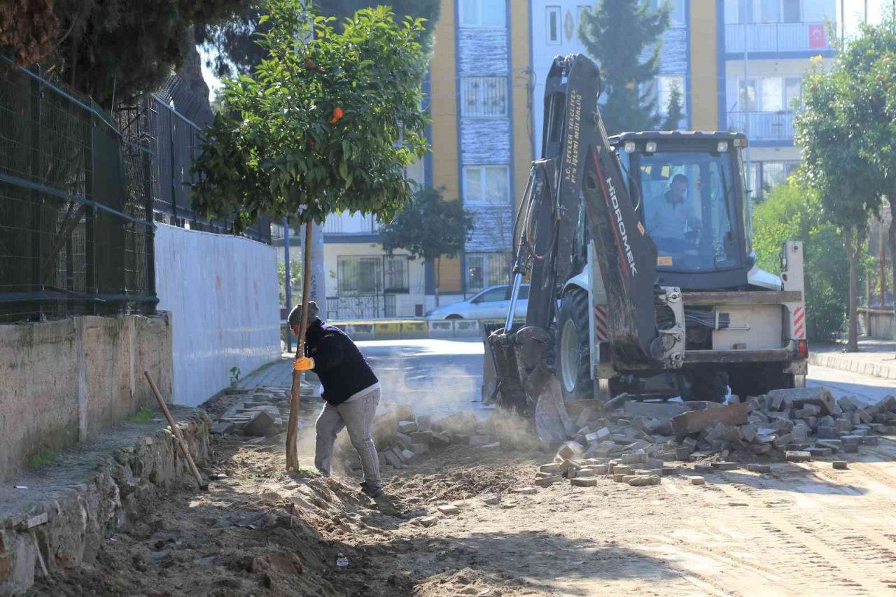 Efeler’de yollar yenileniyor