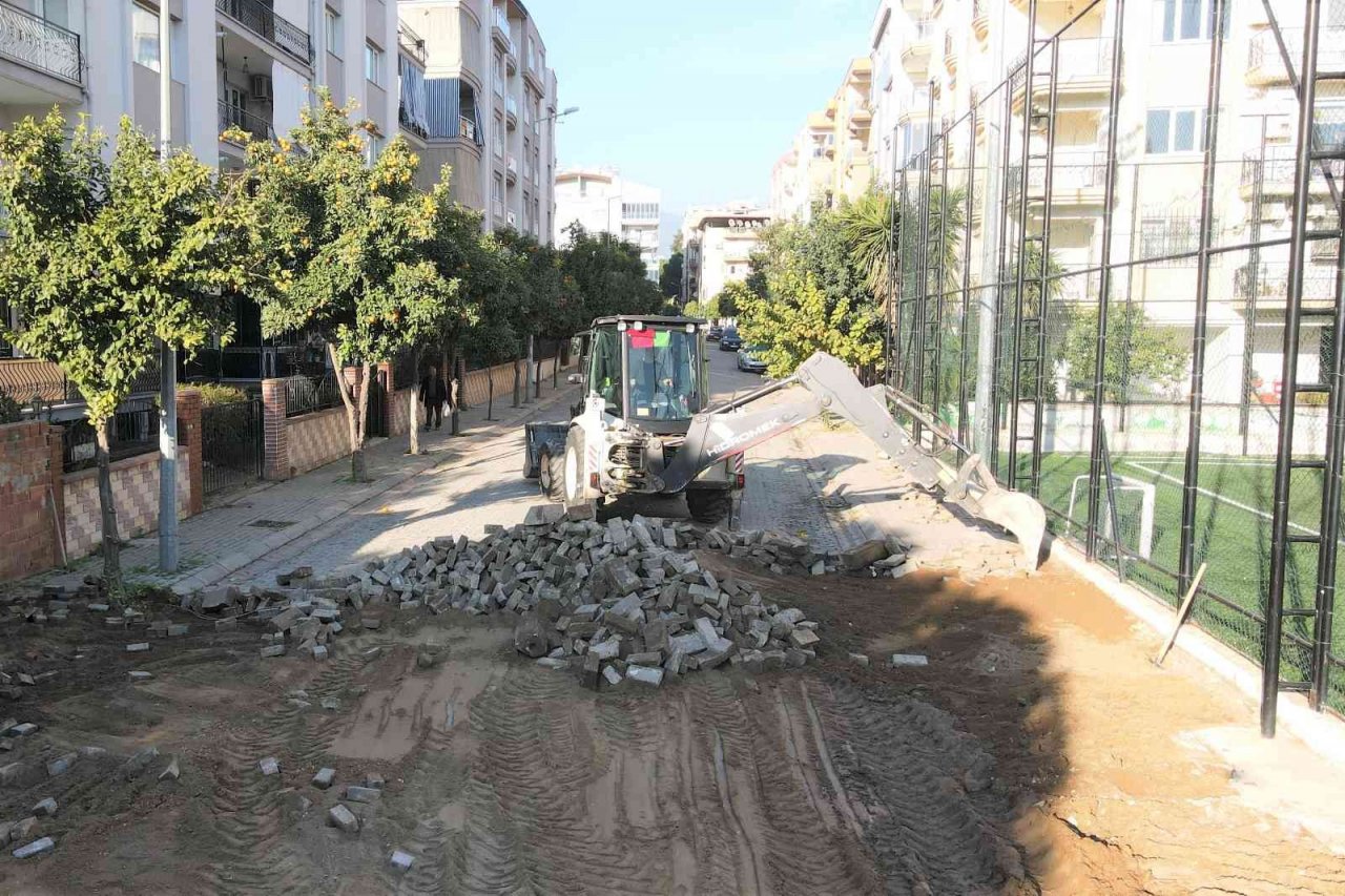 Efeler’de yollar yenileniyor