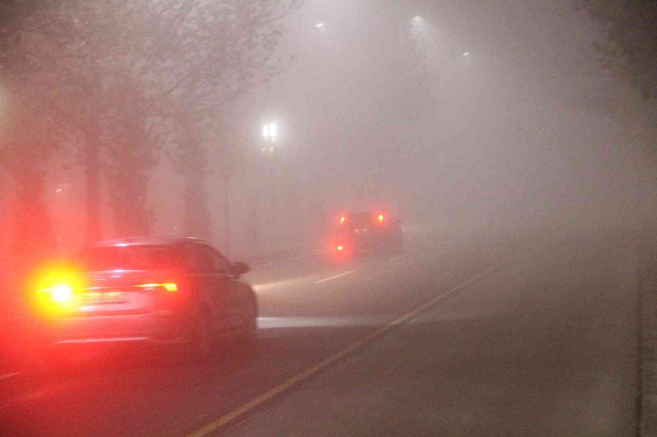 Elazığ’da sis ve şehir ışıklarının görsel şöleni