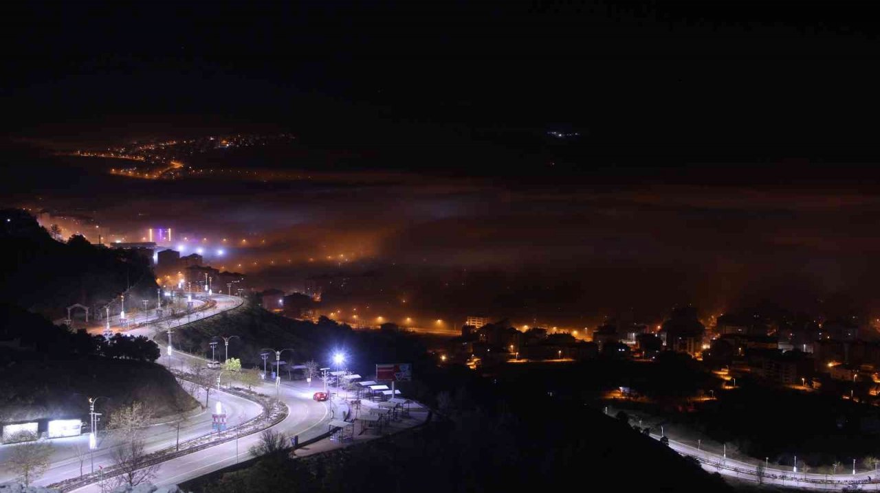 Elazığ’da sis ve şehir ışıklarının görsel şöleni