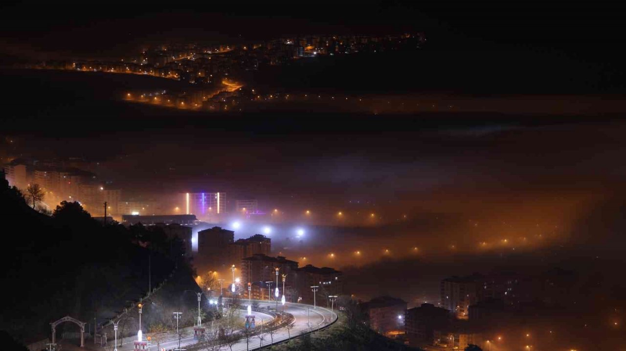Elazığ’da sis ve şehir ışıklarının görsel şöleni