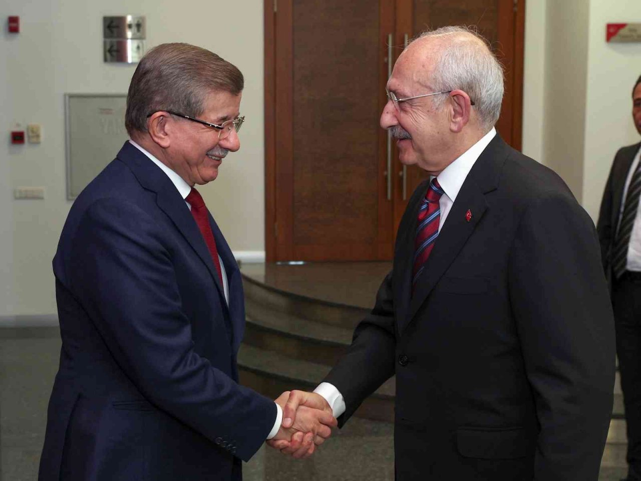 Davutoğlu, CHP Lideri Kılıçdaroğlu’nu ziyaret etti